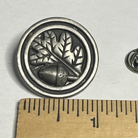 Acorn & Oak Leaf Pewter Sculpted Autumn Hat Lapel Vest Pin Round 1" - Picture 6 of 8